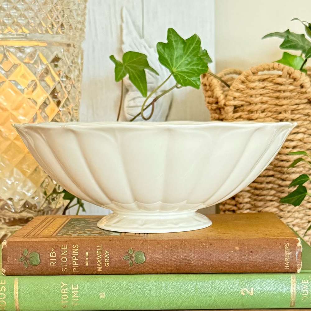 Vintage Lenox Lotus Collection,Gold Mark 8" Footed Creamy White Serving Bowl - Picture 4 of 7